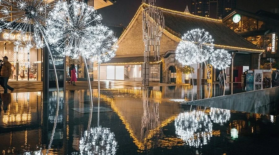 成都夜間的寬窄巷子街景