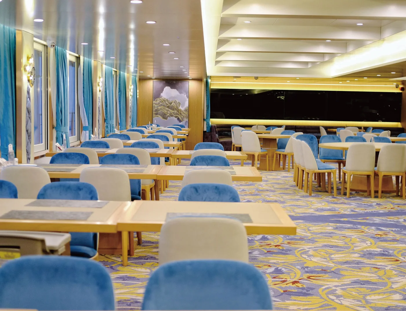 長江遊輪船上餐廳示例
